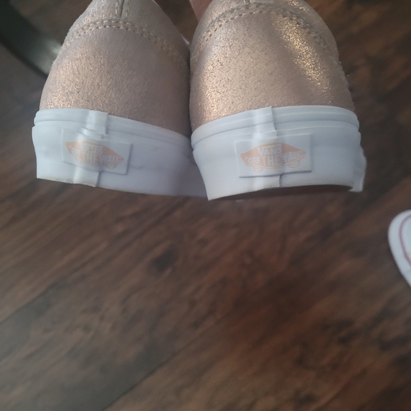 Vans - Picture 4 of 6